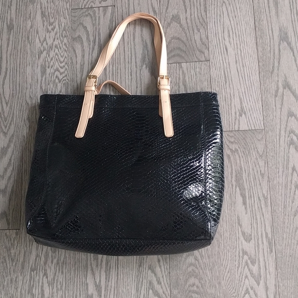 Beautiful Faux leather tote bag 🍀🌸🌸 - Picture 2 of 8